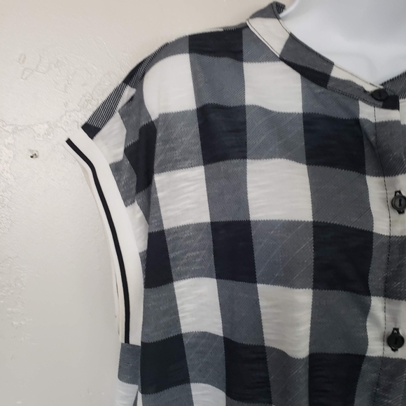 No Boundaries Women's XL Black White Buffalo Plaid Check Cap Sleeve Button Up - Picture 8 of 9